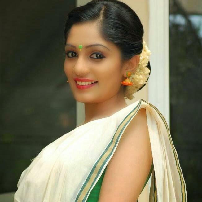 Mallu Anchor Arya Hot Photos Anchor of Badai Bungalow Fame ...