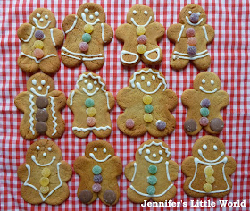 Making gingerbread men with children