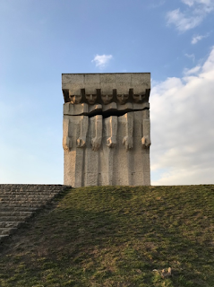 The memorial is a large block of stone. Carved out of it are 5 individuals, representing prisoners.