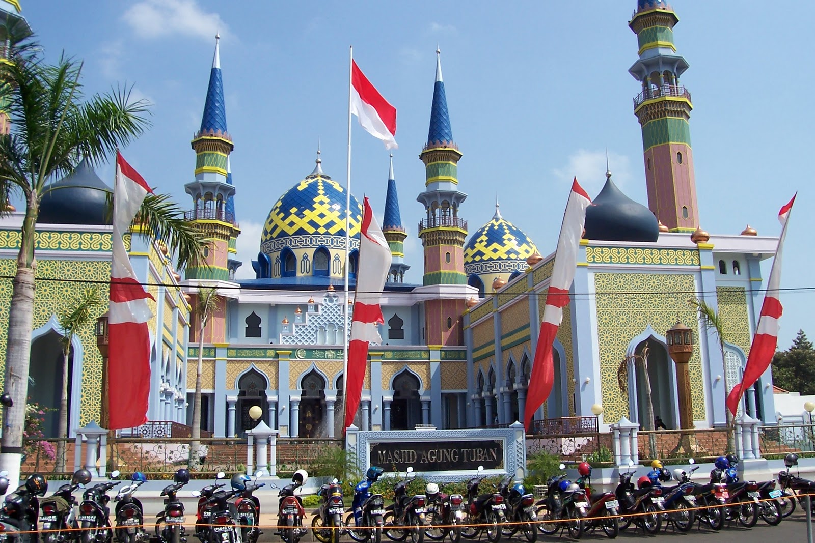 Islam Indahku: Masjidmasjid Indah di Indonesia