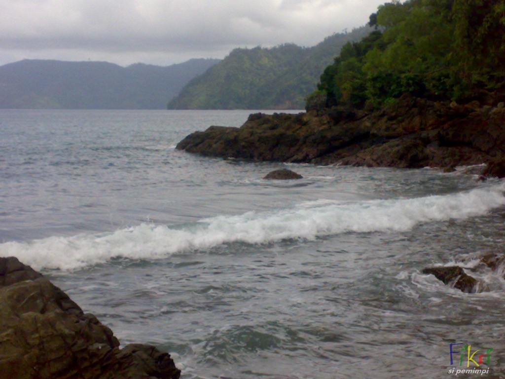 Album Foto Ombak di Pantai Prigi Tulungagung  Karya 