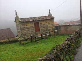 by E.V.Pita (2014) / Galician barns / Por E.V.Pita (2014) Hórreos de Galicia