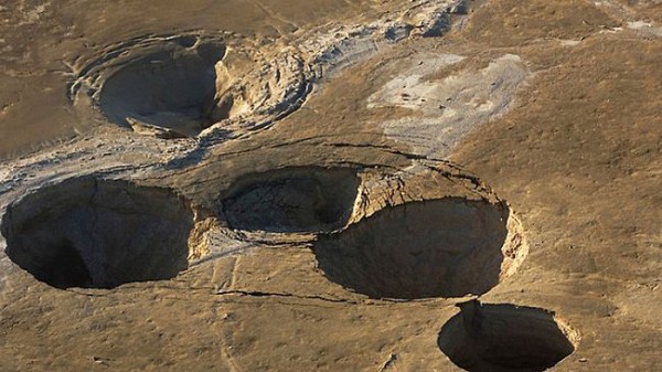 Η Νεκρά Θάλασσα εξαφανίζεται αφήνοντας πίσω χιλιάδες καταβόθρες