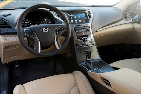 Interior view of 2015 Hyundai Azera
