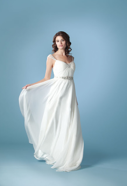 Gown Bring out your inner goddess with this Grecian style chiffon gown with