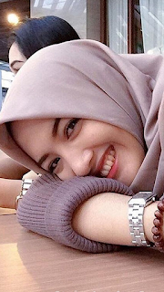 Gambar Gadis Remaja hijab Cantik Tersenyum