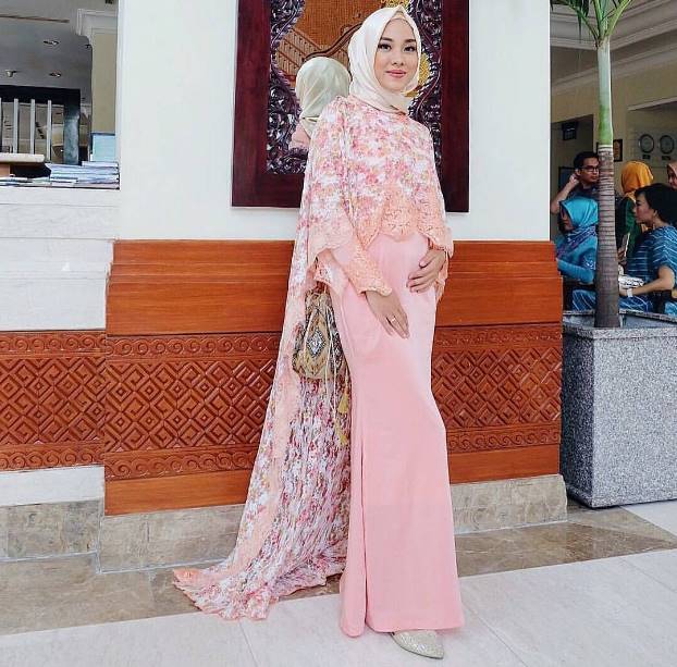 10 Gambar Kebaya  Modern  Inspirasi Terbaru 2021 