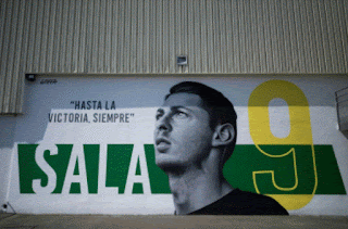 Une affiche du footballeur Emiliano Sala