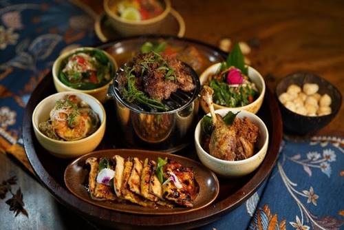 Art and Dine The Ritz Carlton Bali, Bersantap Di Tengah Karya Seni Kurasi Erica Hestu Wahyuni