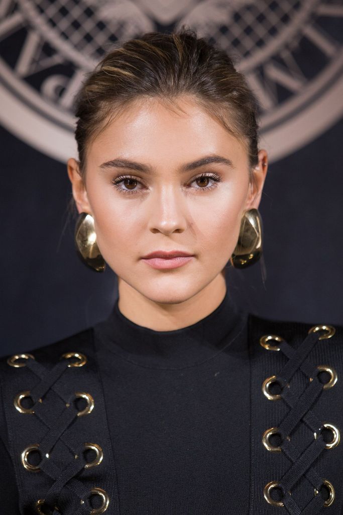 Stefanie Giesinger red carpet dresses photo