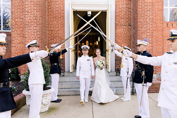 Classic Downtown Annapolis Wedding at St Marys and the Charles Carroll House photographed by Heather Ryan Photography