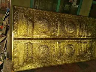 Kerajinan Pintu Ka’bah Tembaga Kuningan