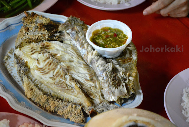 Bangkok-Food-Pla-Chon-Pao