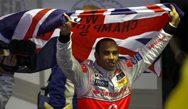 Lewis-Hamilton-celebrates-2008-F1-title-Brazil-2008-Foto-LAT-850x491 Lewis-Hamilton-celebrates-2008-F1-title-Brazil-2008-Foto-LAT-850x491