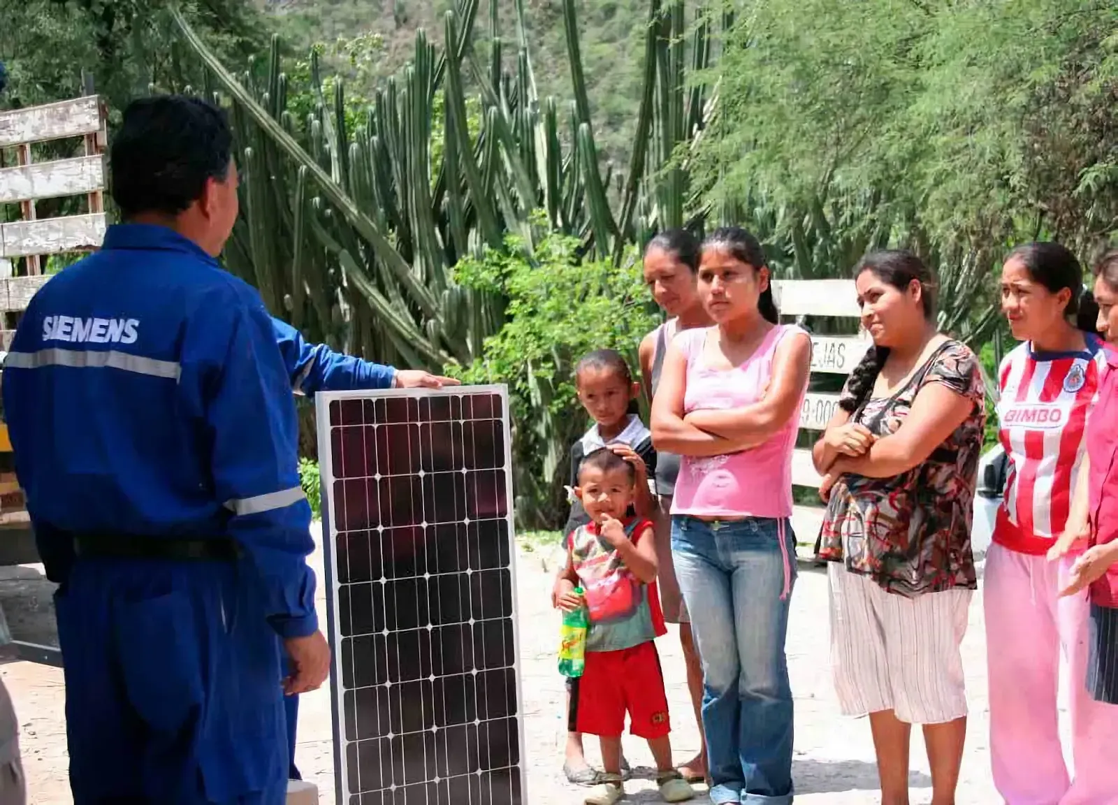 Personal de Siemens impartiendo capacitación - Instalaciones eléctricas residenciales