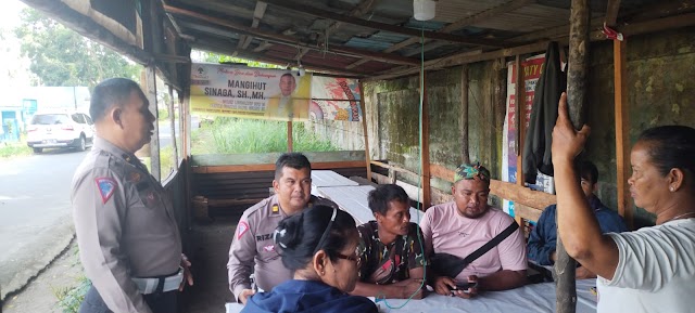 BERI PERHATIAN KESELAMATAN, SAT LANTAS POLRES SIMALUNGUN MELAKSANAKAN KEGIATAN JUM'AT CURHAT