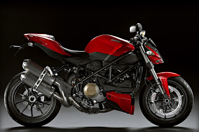 Ducati-Streetfighter_2011_1620x1080_Side_01