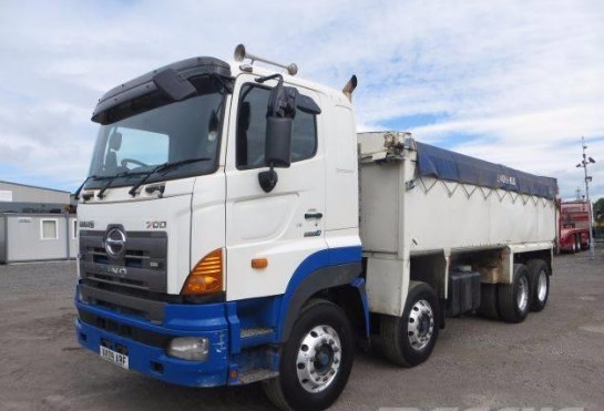 truk dump  Hino 700 3241