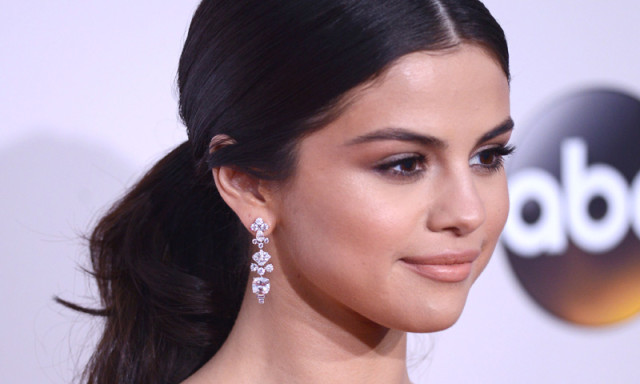 La cantante Selena Gomez fue internada en un manicomio tras conocer que padece Lupus