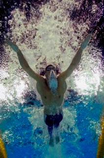 Michael Phelps swims fly.