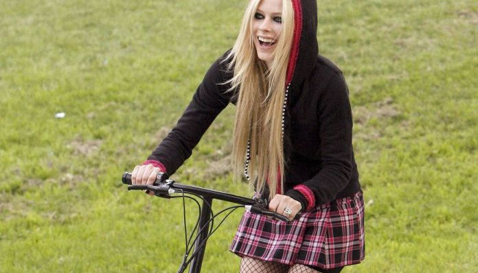 Avril Lavigne actuará para la recaudación de fondos de ciclismo de San Mar