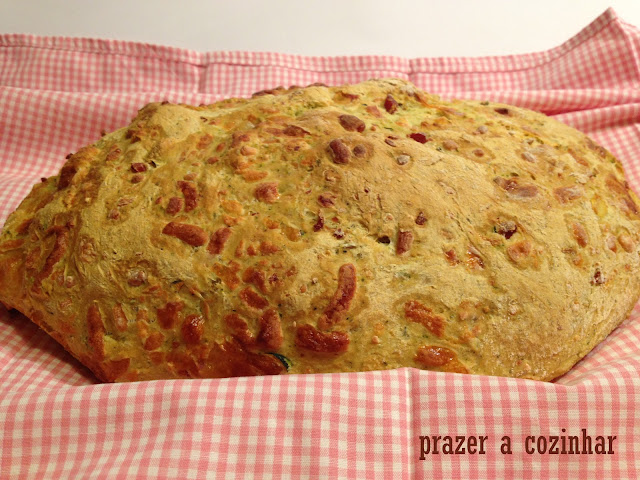 prazer a cozinhar - pão de courgette, queijo e presunto