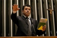 DEPUTADO APRESENTA PROJETO DE LEI QUE PROÍBE INTERFERÊNCIAS DO GOVERNO EM PREGAÇÕES CONTRA O HOMOSSEXUALISMO NAS IGREJAS