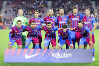 F. C. BARCELONA. Temporada 2021-22. Ter Stegen, Eric García, Óscar Mingueza, Sergio Busquets, Gerard Piqué, Nico González. Sergiño Dest, Memphis Depay, Sergio Agüero, Gavi y Jordi Alba. F. C. BARCELONA 1 DEPORTIVO ALAVÉS 1. 30/10/2021. Campeonato de Liga de 1ª División, jornada 12. Barcelona, Nou Camp: 37.278 espectadores. GOLES: 1-0: 49’, Memphis. 1-1: 52’, Luis Rioja.