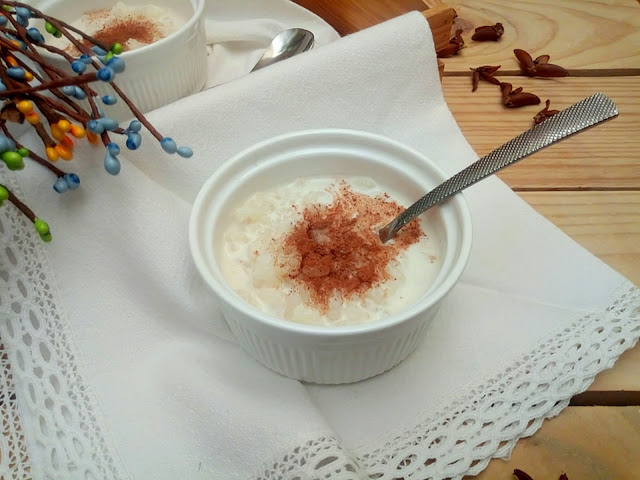 Arroz con leche en olla de cocción lenta CrockPot. Postres tradicionales. Fresquitos. Verano. Sin horno. Cuca. Canela.