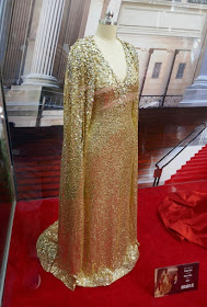 Mindy Kaling Oceans 8 Amita gold gown