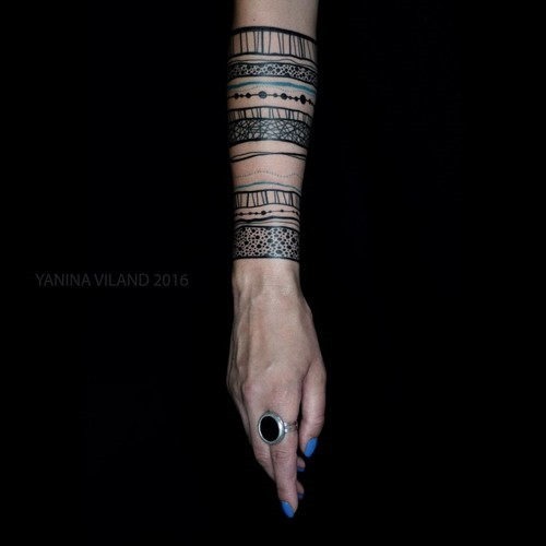 esta_kick_ass_pulseira_tatuagem_meia_manga