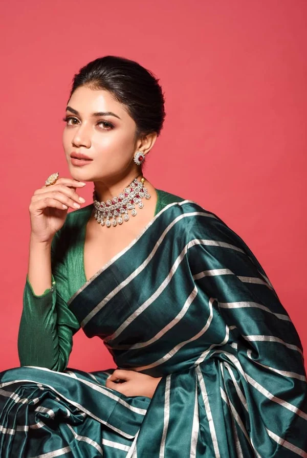 Sauraseni Maitra saree hot actress taj web series