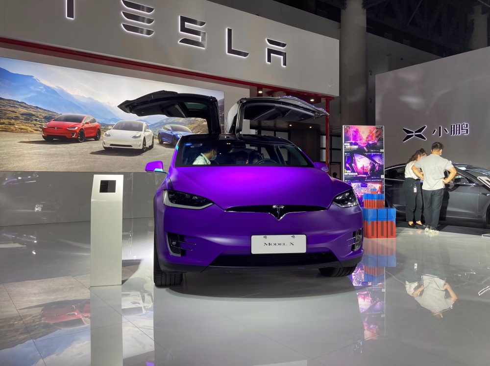 Tesla model x morado