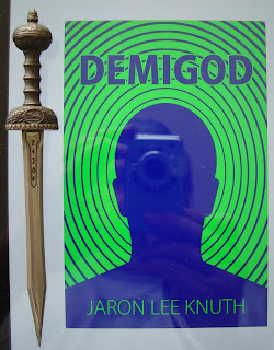 Portada del libro Demigod, de Jaron Lee Knuth