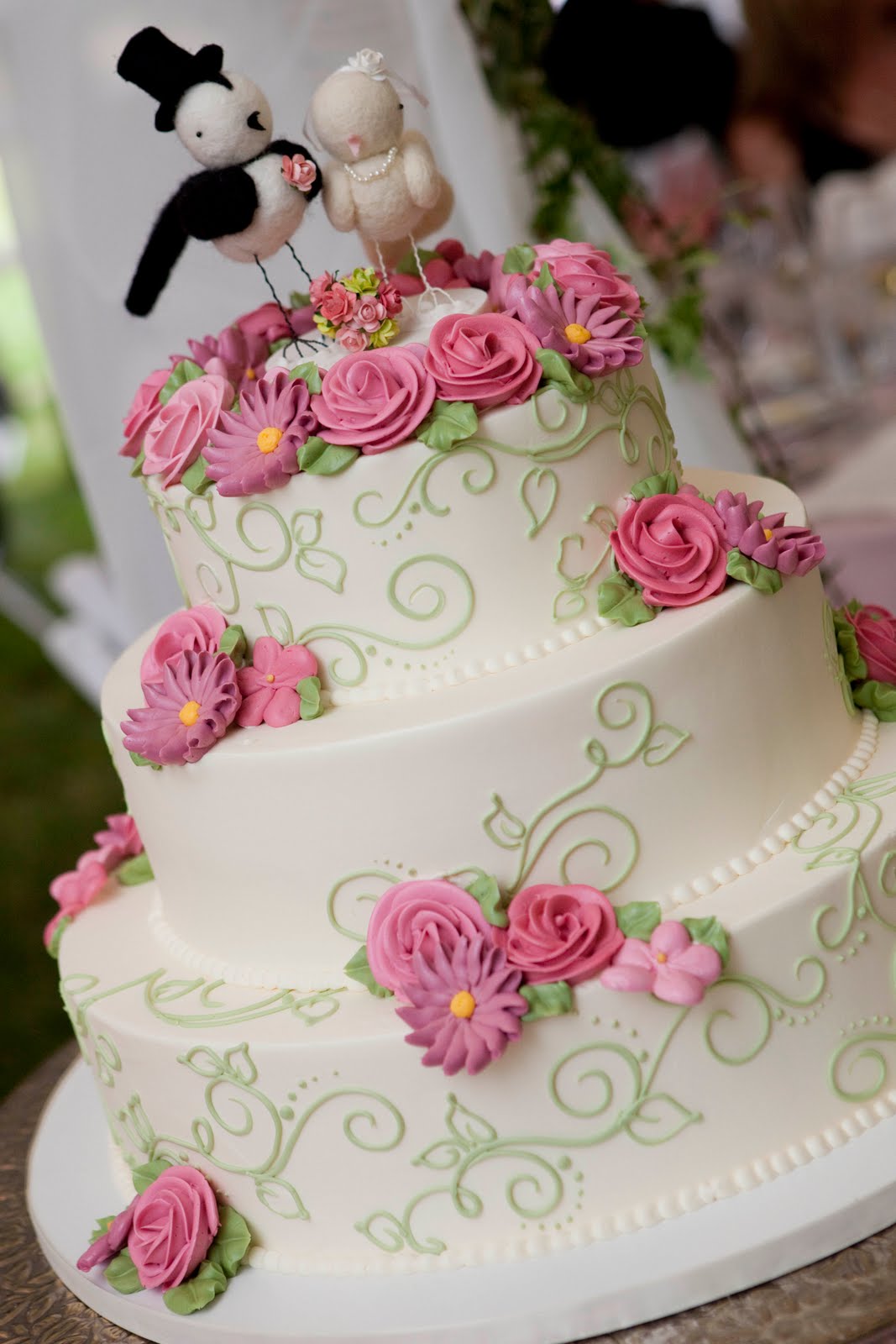 expecting bride wedding cake