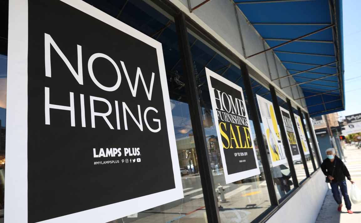 US Unemployment Claims Increase by 13,000, Suggesting a Slight Downturn in the Labor Market