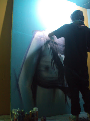 proceso de graffiti en vivo de izak, chile