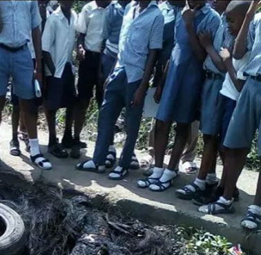  Photos: Angry mob set suspected kidnapper ablaze in Calabar