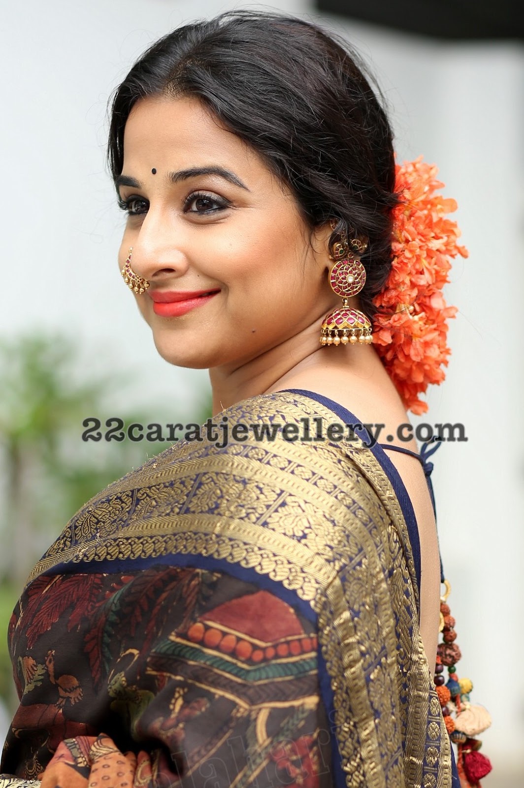 vidya balan in temple jewelry