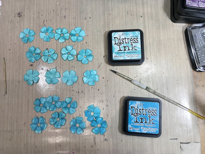 28 Painting the Small Turquoise Roses