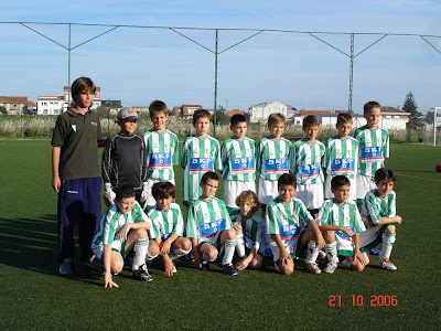  Perines Alevín B 2006-07. De pie: Alberto (entrenador), Miguel, Toño, Javi Abascal, José, Marcos, Javi, Gonzalo y Anthony. Agachados: Manu, Nacho, Edgar, Víctor, Alex, Saúl y Pablo.