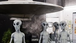  Οι περισσότεροι oυφολόγοι έχουν λάβει σοβαρά υπόψη τους την άποψη τα UFO να προέρχονται από υπόγειες βάσεις εξωγήινων ή ενδογήινων.  Ο ίδιο...