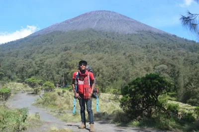 foto cowok keren Pendaki Gunung Semeru