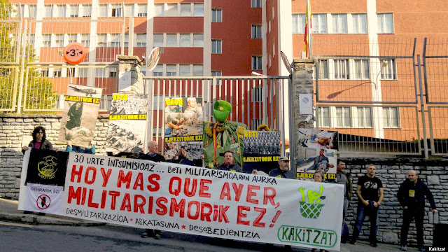 Protesta ante el Gobierno Militar