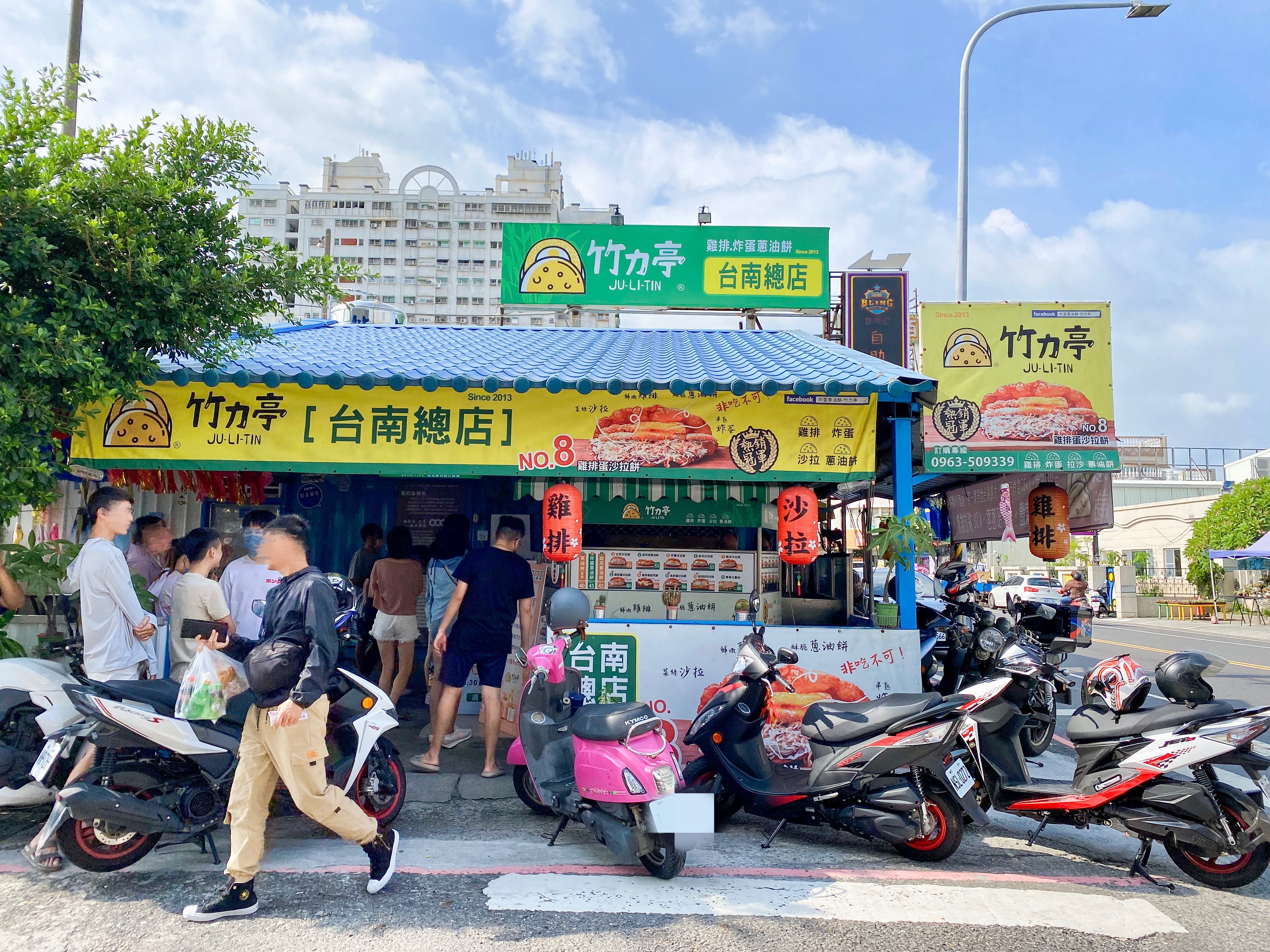 台南永康美食｜竹力亭炸彈蔥油餅十歲啦！｜默默耕耘十年的在地小店，真材實料一吃就愛上！