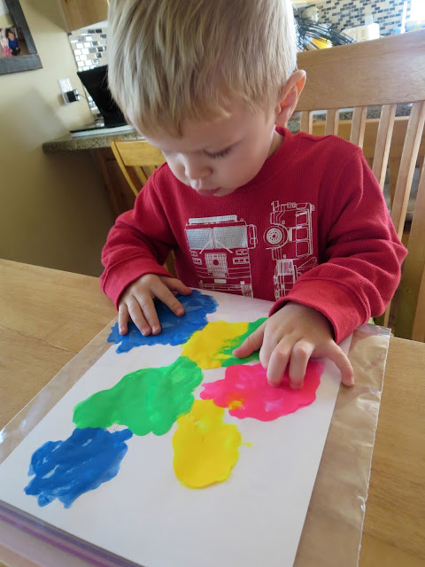 Painting with your little kids doesn't have to be messy and can be a lot of fun!