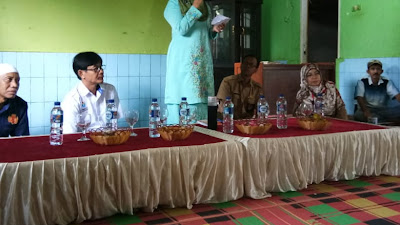 Ny. Emi Irdinansyah Tarmizi Bersama Kemenperin RI Buka Diklat Celup Pewarna Alam di Tanah Datar