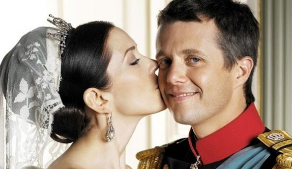 The Crown Prince Couple married on 14 May 2004. The wedding took place in Copenhagen’s Cathedral and the wedding festivities were held at Fredensborg Palace.