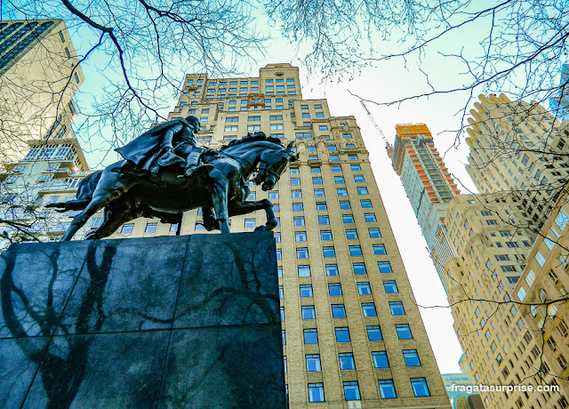 Monumento a Simon Bolívar no Central Park, Nova York