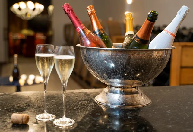 5 espumantes e vinhos brancos perfeitos para o verão